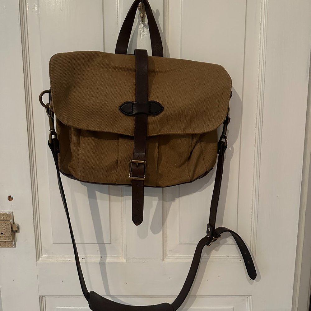 Filson small messenger bag